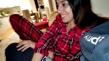 Ea se afla in cele mai mari tandreturi si face sex formidabil pana ramane larga in vagin